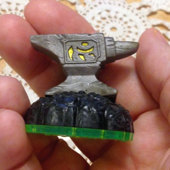 Skylanders Spyro’s Adventure Anvil Rain Action Figure and collectors card - Picture 2 of 9